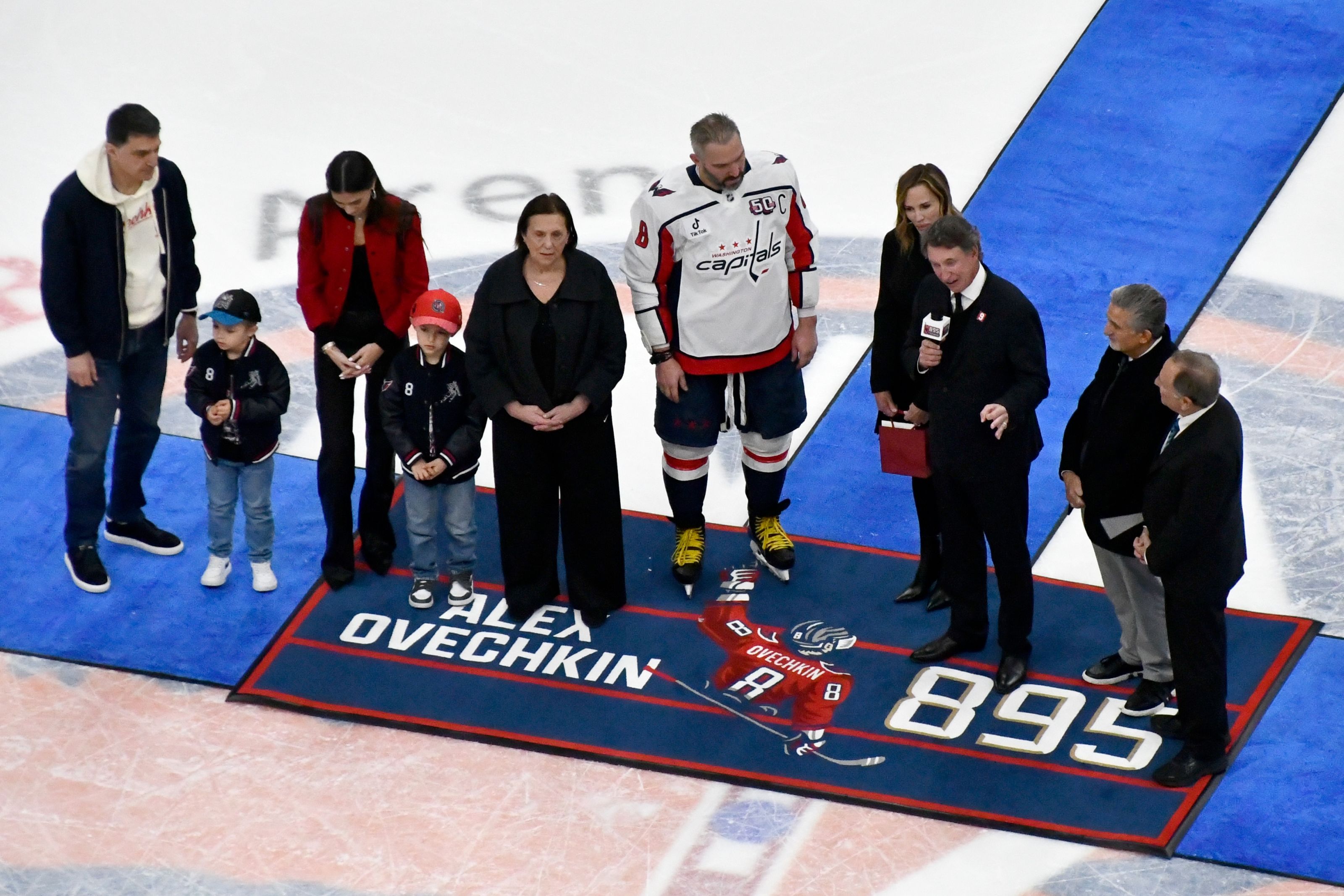 Alex Ovecikin a devenit cel mai bun marcator din istoria NHL, performanța este folosită în scopuri propagandistice: „Gol direct în meciul cu NATO”
