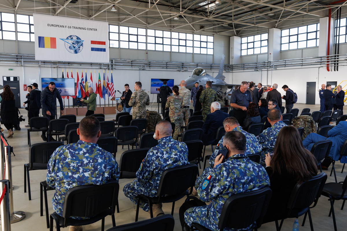Reportaj din centrul de instruire a piloților pe avioanele F-16 de lângă Fetești. Când se vor antrena ucrainenii în Bărăgan