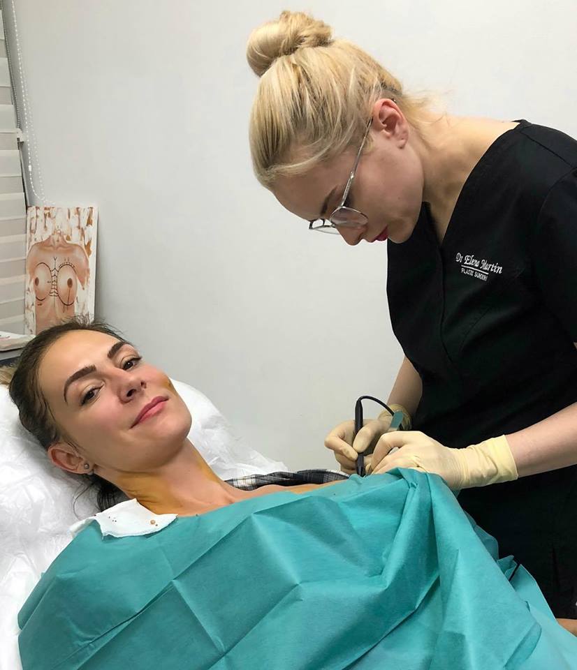 Intervenția estetică pe care a suferit-o Roxana Ciuhulescu. "Am spus adio alunițelor de pe față, gât și decolteu" | FOTO