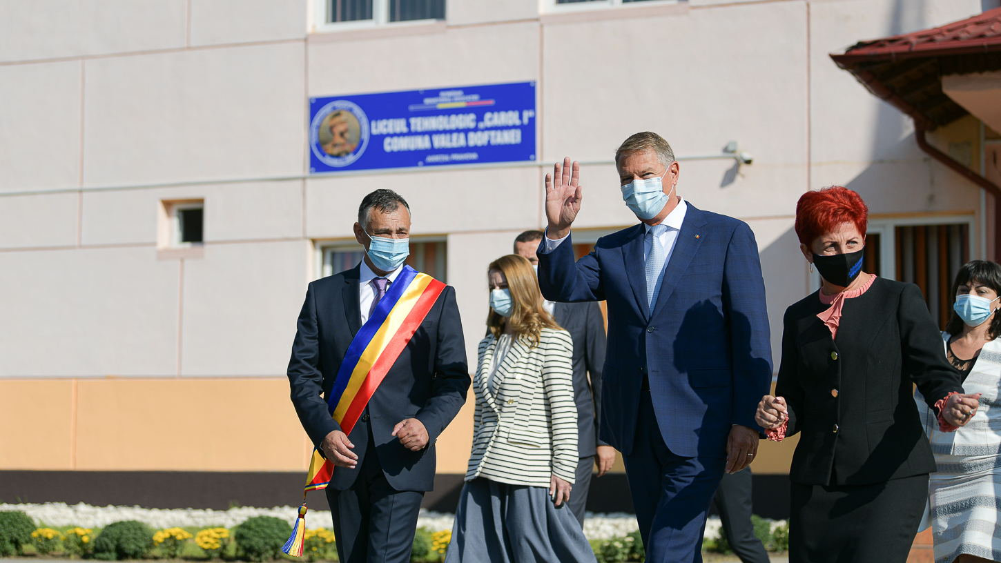 Klaus Iohannis, în prima zi de școală 2021: „Menținerea școlilor deschise, cu prezență fizică, depinde de fiecare dintre noi”