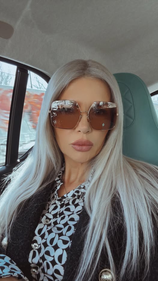 Cum a apărut Laura Vicol în tribune la meciul România - Bosnia. Cât costă geanta cu care a venit pe stadion