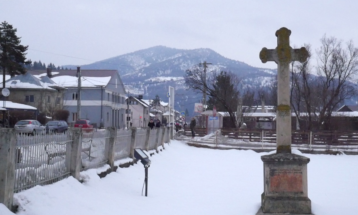 VIDEO/Crucea bețivilor, o tradiție veche bucovineană. Se jurau sub ochii preotului că 40 de ani nu se mai ating de alcool