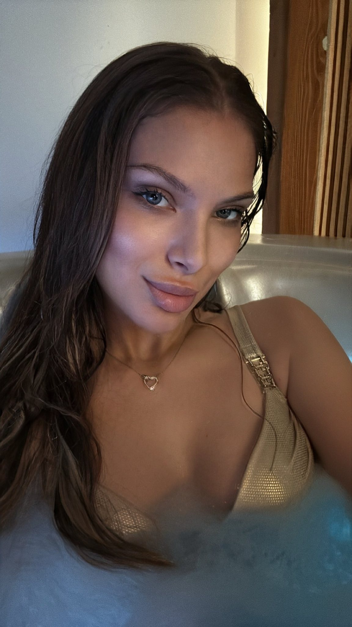 Nicolle Fota a plecat în vacanță fără Cătălin Botezatu. Cine a însoțit-o: „În sfârșit am terminat examenele și pot să călătoresc”