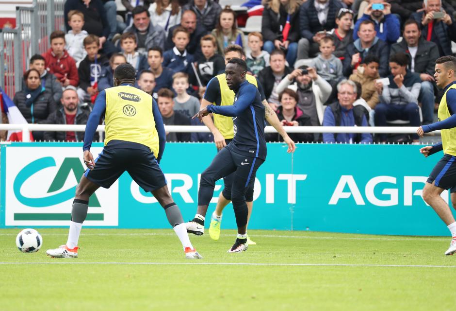 Francezii trag tare la Biarritz, pentru a învinge România în deschiderea Euro 2016. Antrenamente cu 10.000 de fani | GALERIE FOTO&VIDEO