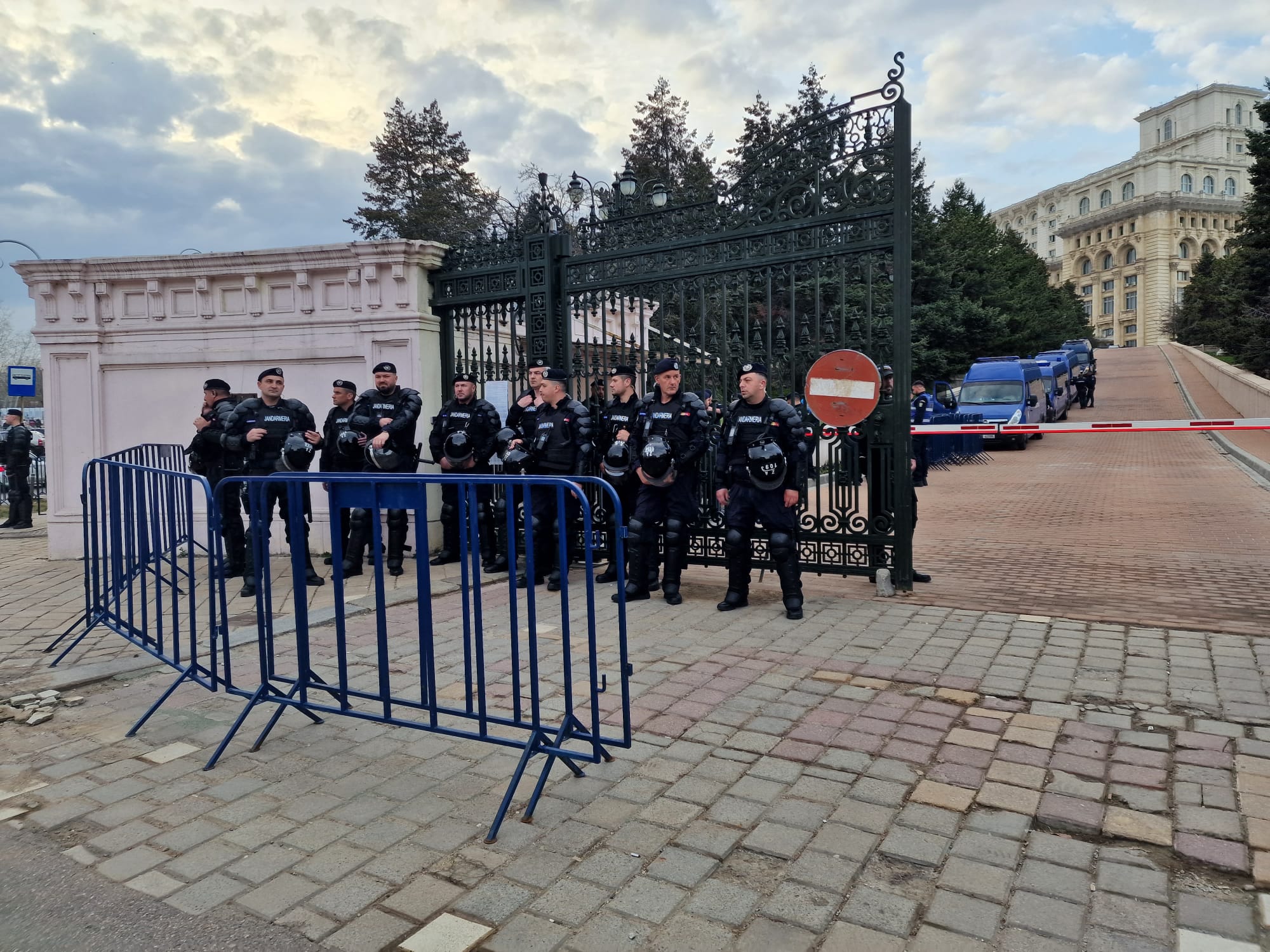 Susținătorii lui Călin Georgescu au fost în fața CCR. Curtea i-a respins contestația, nu mai are nicio șansă de a candida