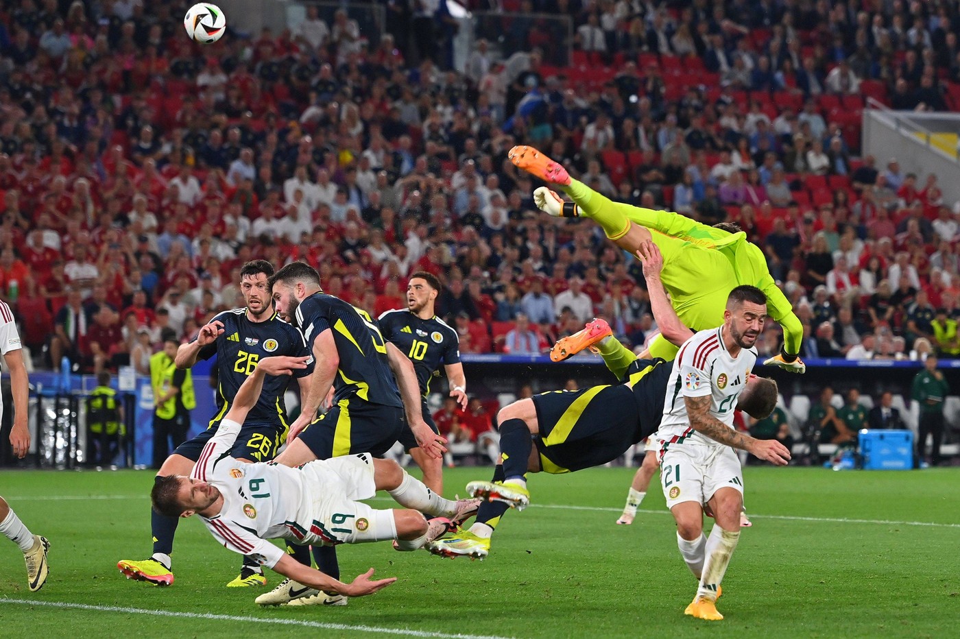 EURO 2024 | BBC a cerut scuze telespectatorilor şi a acuzat UEFA după reluările de la accidentarea lui Varga