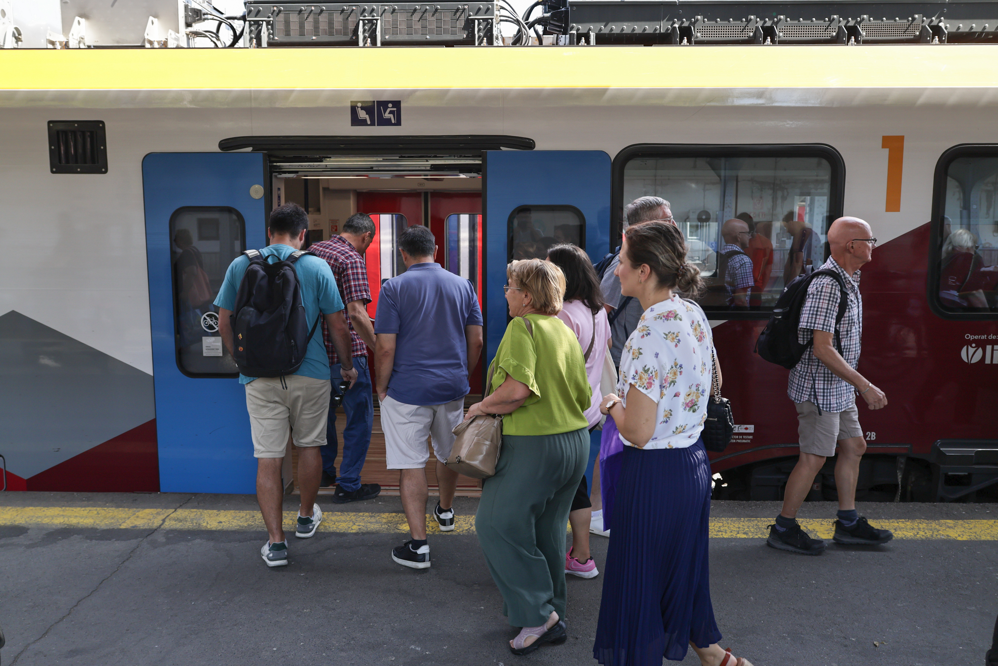 Icoane, merdenele și chiloți. Între istorie și mizerie: ce s-a ales de una dintre cele mai importante clădiri din București