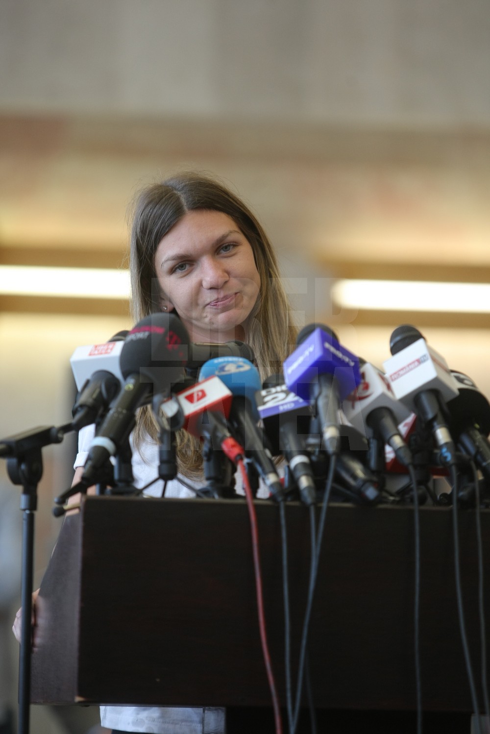 VIDEO&FOTO. Sosirea Simonei Halep în România după ce a câștigat Roland Garros 2018. Așteptată pe covorul roșu!