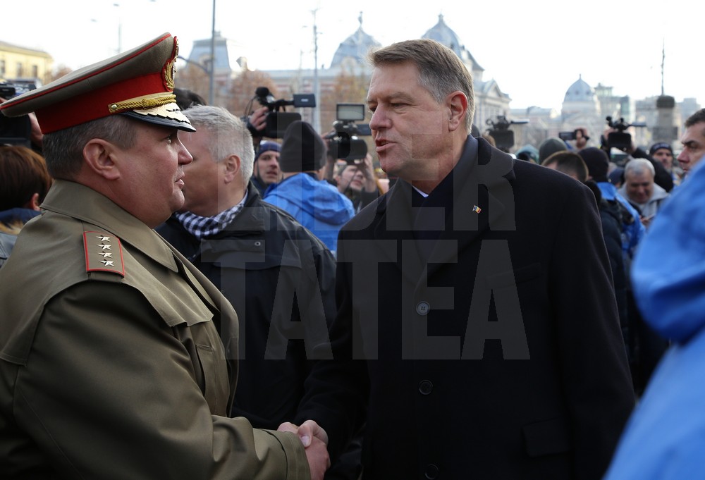 Preşedintele Iohannis a participat la ceremonia dedicată victimelor Revoluţiei, în Piaţa Universităţii / FOTO&VIDEO