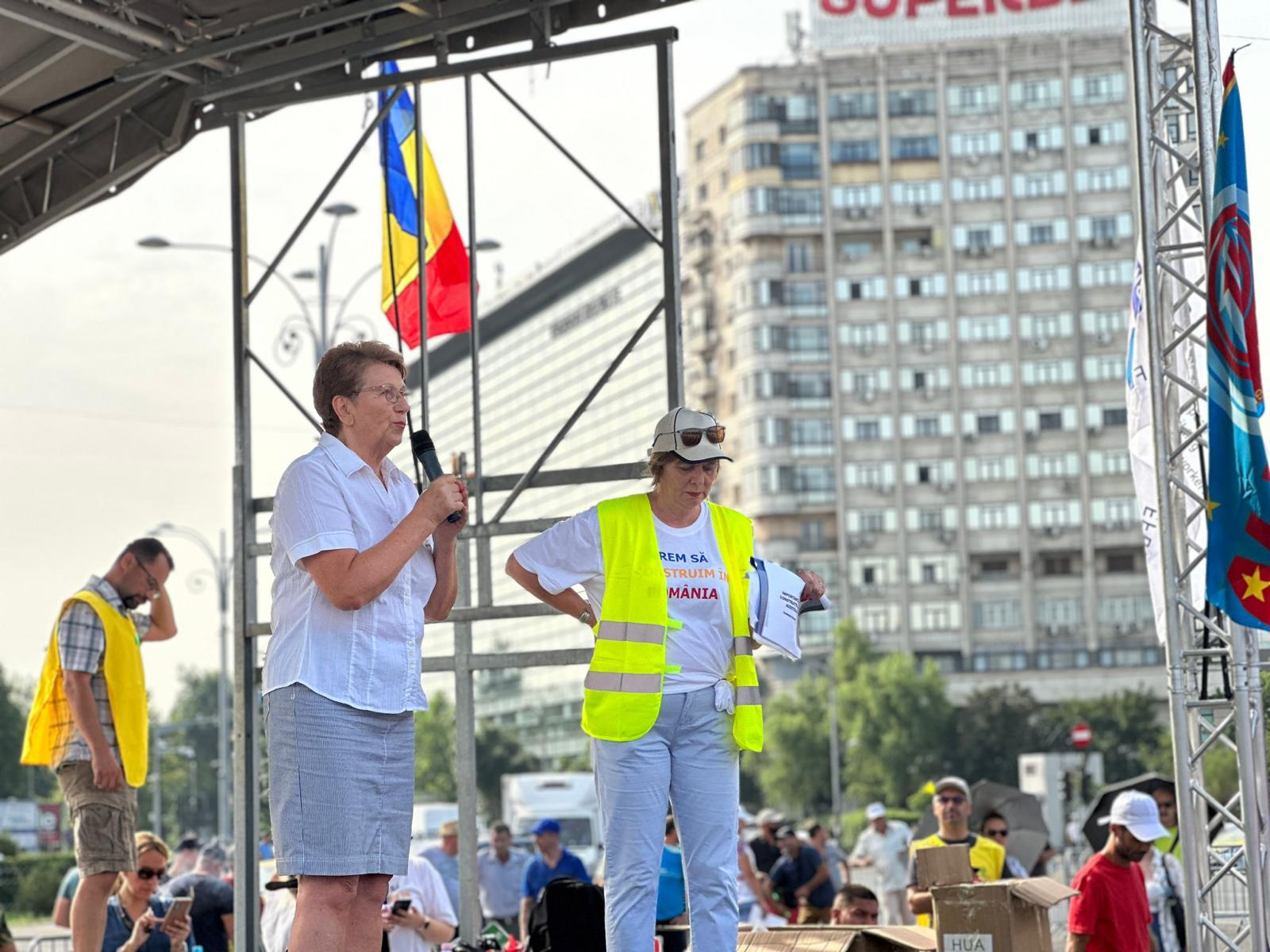Constructorii protestează în faţa Guvernului. Sindicaliștii acuză Executivul că vrea să le elimine facilităţile fiscale