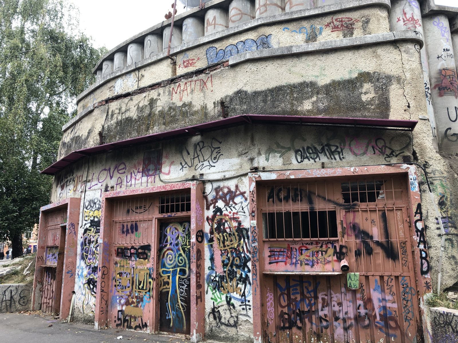 GALERIE FOTO/ Ceasul Floral din Timișoara, unic în țară, nu mai dă ora exactă de mulți ani. Când va fi reparat