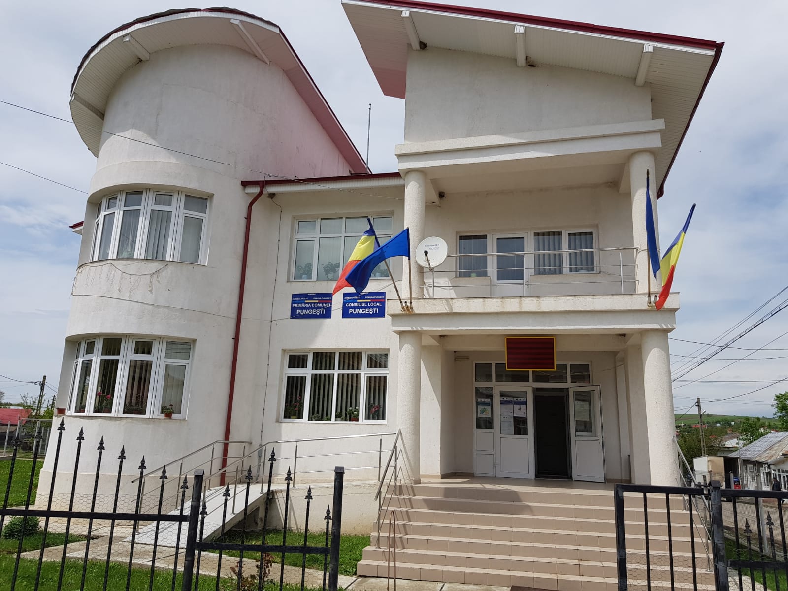 VIDEO/Voturile trec, sărăcia rămâne. Cum se văd alegerile europarlamentare din comuna Pungești, polul protestelor antișist: „Votăm ca să fie. La noi nu se face nimic”