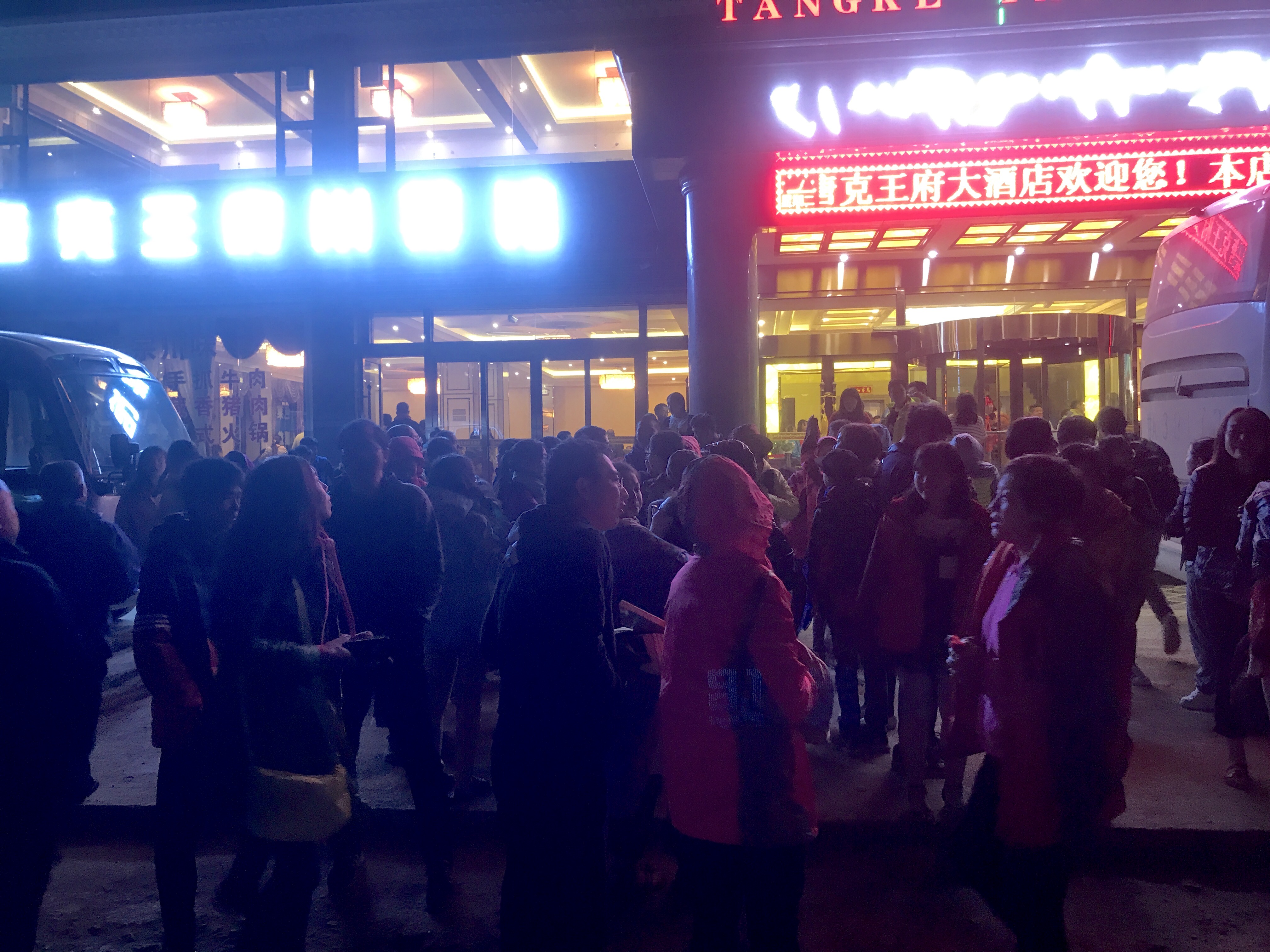 UPDATE | Cutremur puternic într-o zonă turistică din China. Autoritățile se tem că 100 de oameni au murit