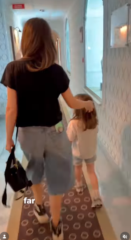 Imagini cu Smiley, Gina Pistol și fiica lor, în Italia. Cum au apărut cei trei pe străzile din Napoli