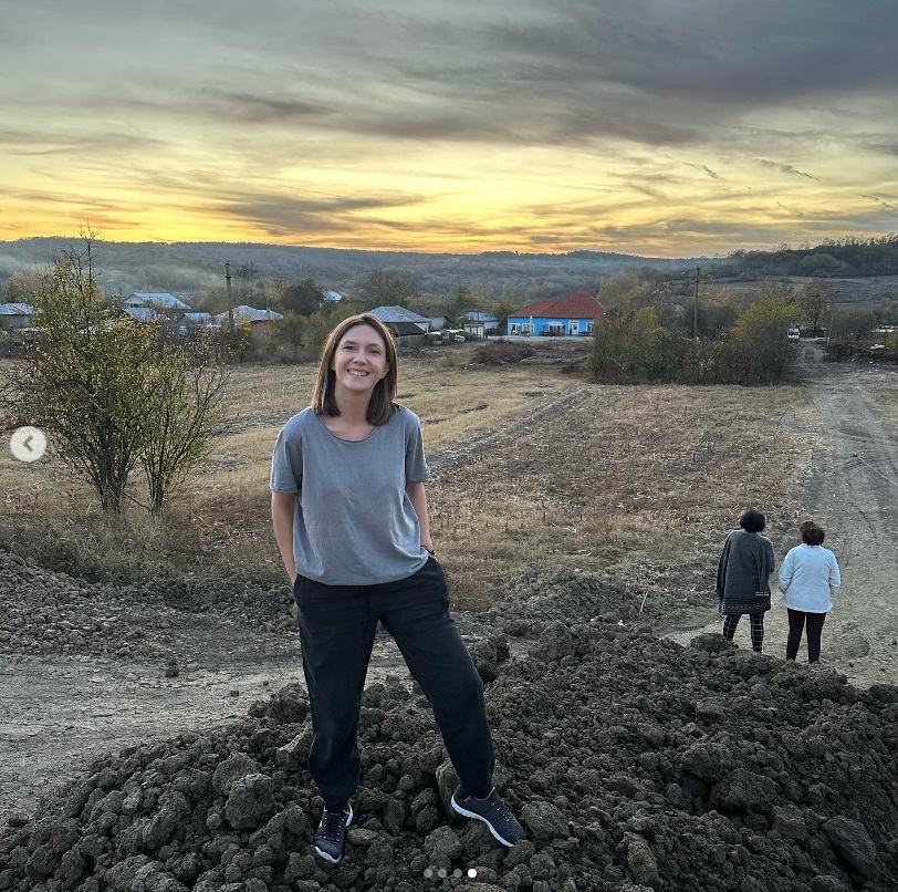 Imagini cu apartamentul din Olimp al Adelei Popescu și al lui Radu Vâlcan. Locuința are vedere la mare: „Dormim pentru prima oară aici”