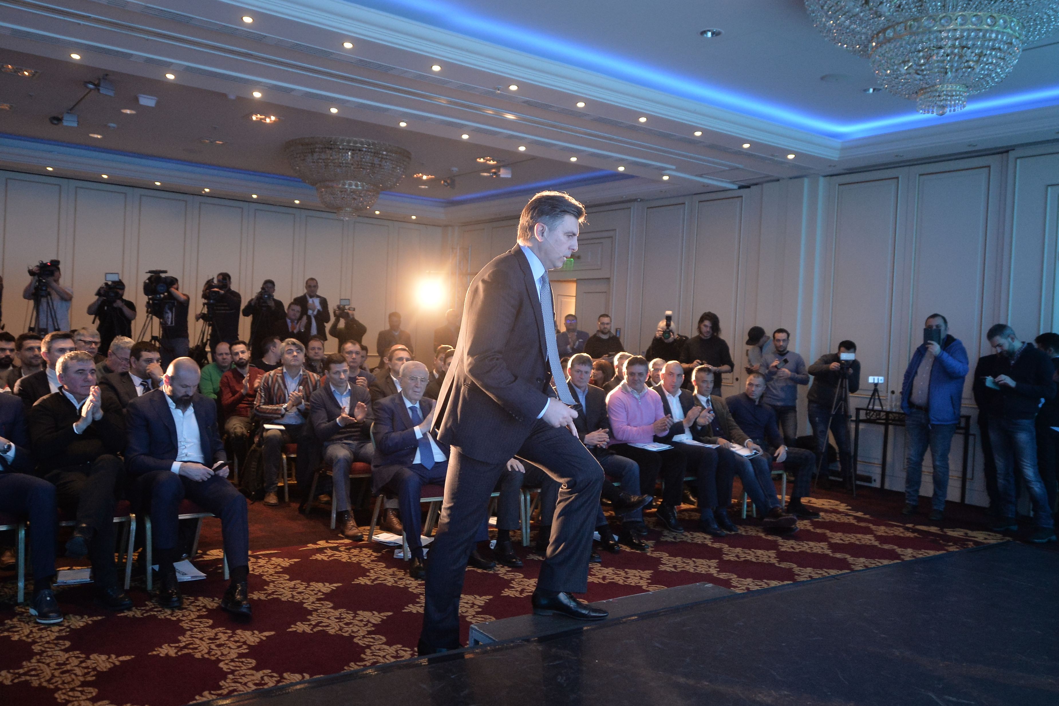 Conferința de lansare a candidaturii lui Ionuț Lupescu la șefia FRF: ”Dacă Gică Popescu era președinte, nu candidam!”. Mesaje de la Mircea Lucescu și de la Sir Alex Ferguson: ”Meriți să câștigi!” | LIVETEXT