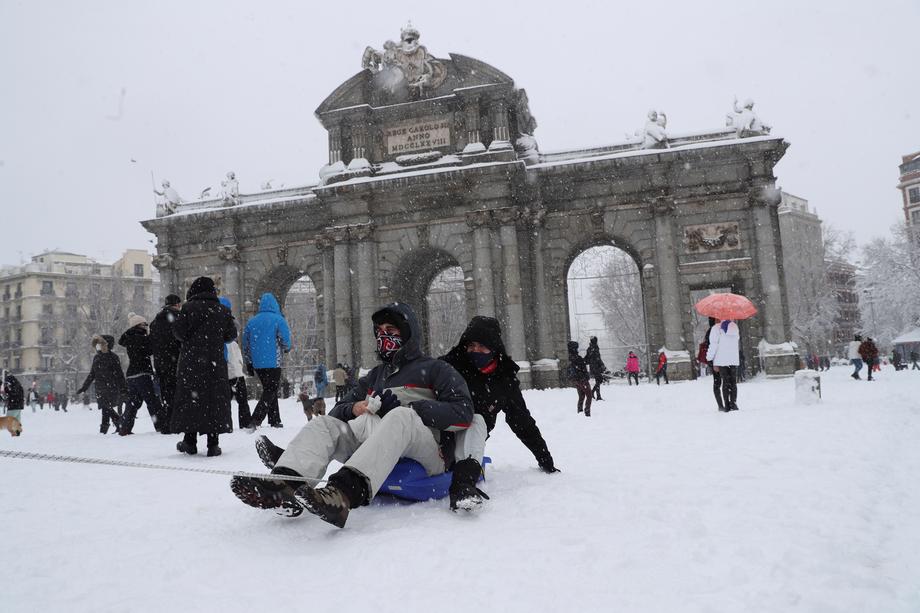 Imagini din Spania, cu „cea mai puternică furtună de zăpadă din ultimii 50 de ani”. Patru oameni și-au pierdut viața