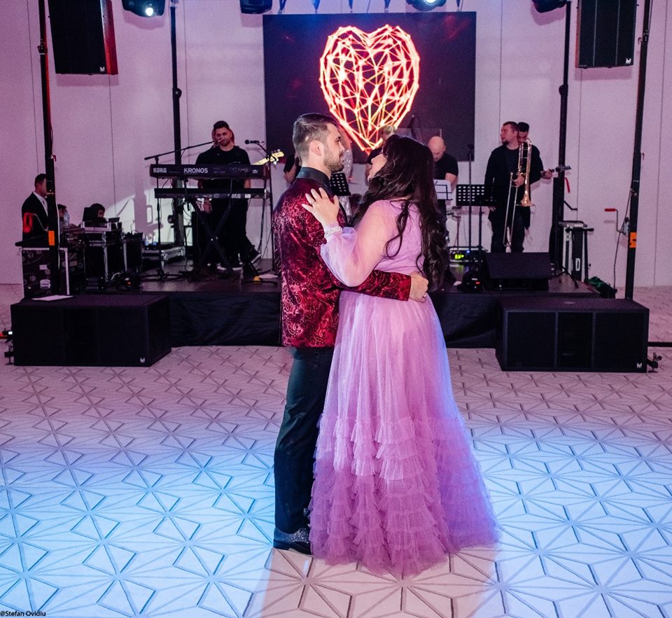 Cum s-a îmbrăcat Oana Roman la petrecerea ei de 43 de ani. Cea mai spectaculoasă ținută | FOTO
