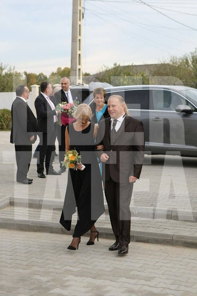 FOTO EXCLUSIV | Vali Crăciunescu, mire. Cum au arătat artistul și soția sa în ziua nunții