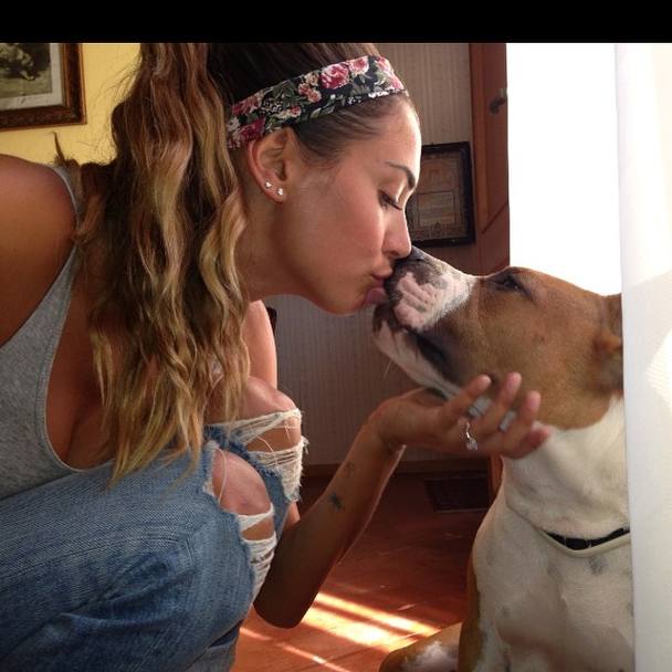 GALERIE FOTO / Melissa Satta, femeia fatală a Italiei: ^”Știu cum să înnebunesc un bărbat!”