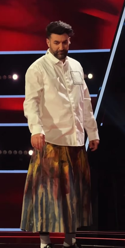Ținutele lui Smiley, motiv de critică pentru fani: „Chiar te strică fusta aia”. Cum s-a îmbrăcat artistul când a fost naș la nunta lui Șerban Cazan