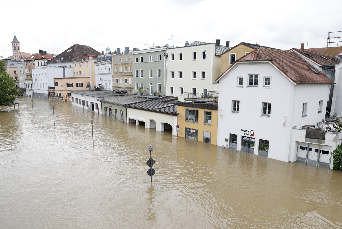 Nivelul apei pe Dunăre e de două ori mai mare decât în mod normal în orașul german Passau și fluviul și-a revărsat apele pe străzi