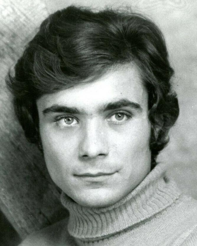 Actorul francez de origine română Julian Negulesco, stabilit de 56 de ani la Paris, în tribună, la Petrolul - CFR Cluj: „Ne naștem când putem, iar eu sunt norocos că m-am născut cu marea echipă a Ploieștiului”