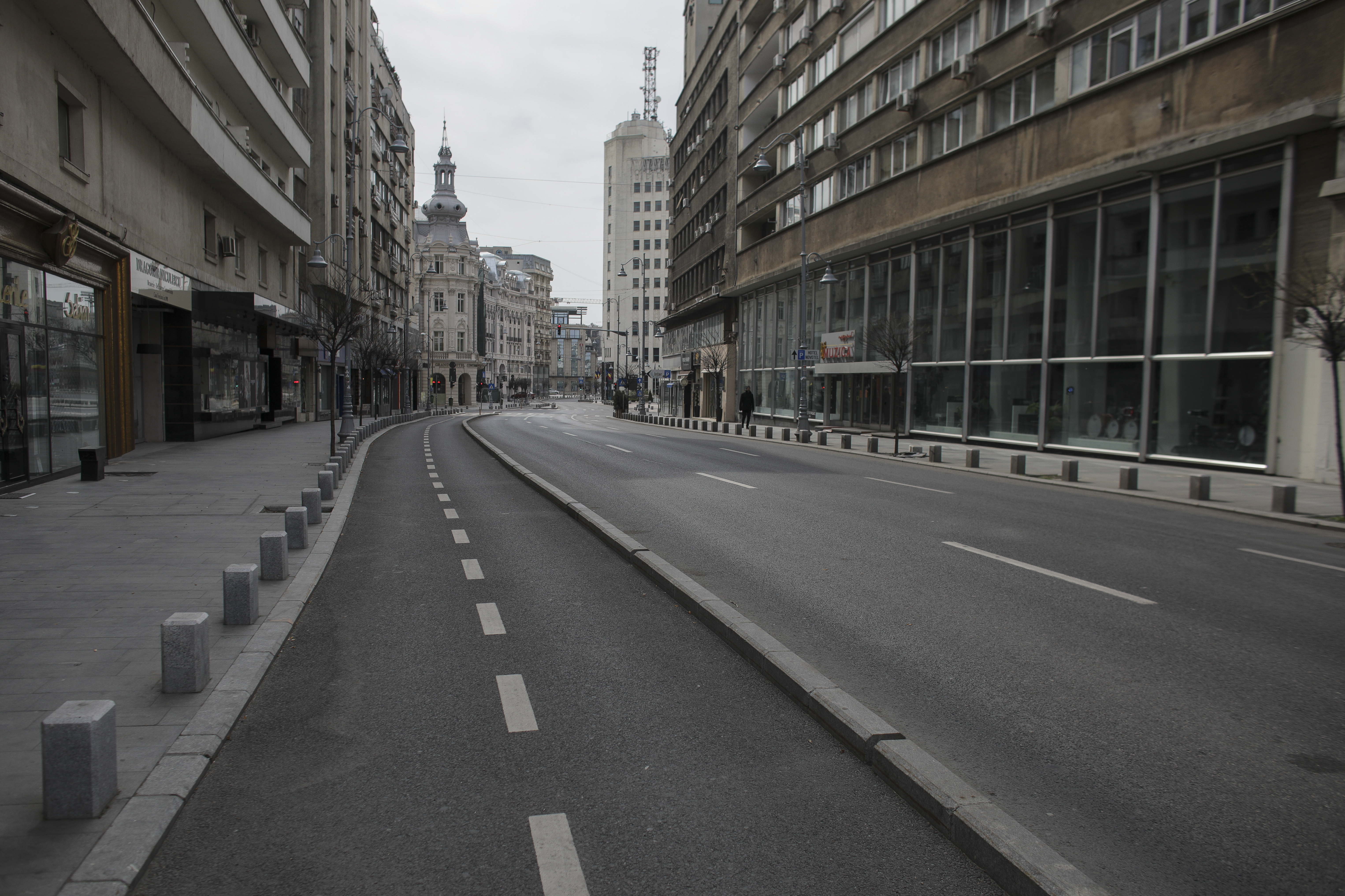 Orașul-fantomă. Cum arăta Bucureștiul duminică la prânz. GALERIE FOTO