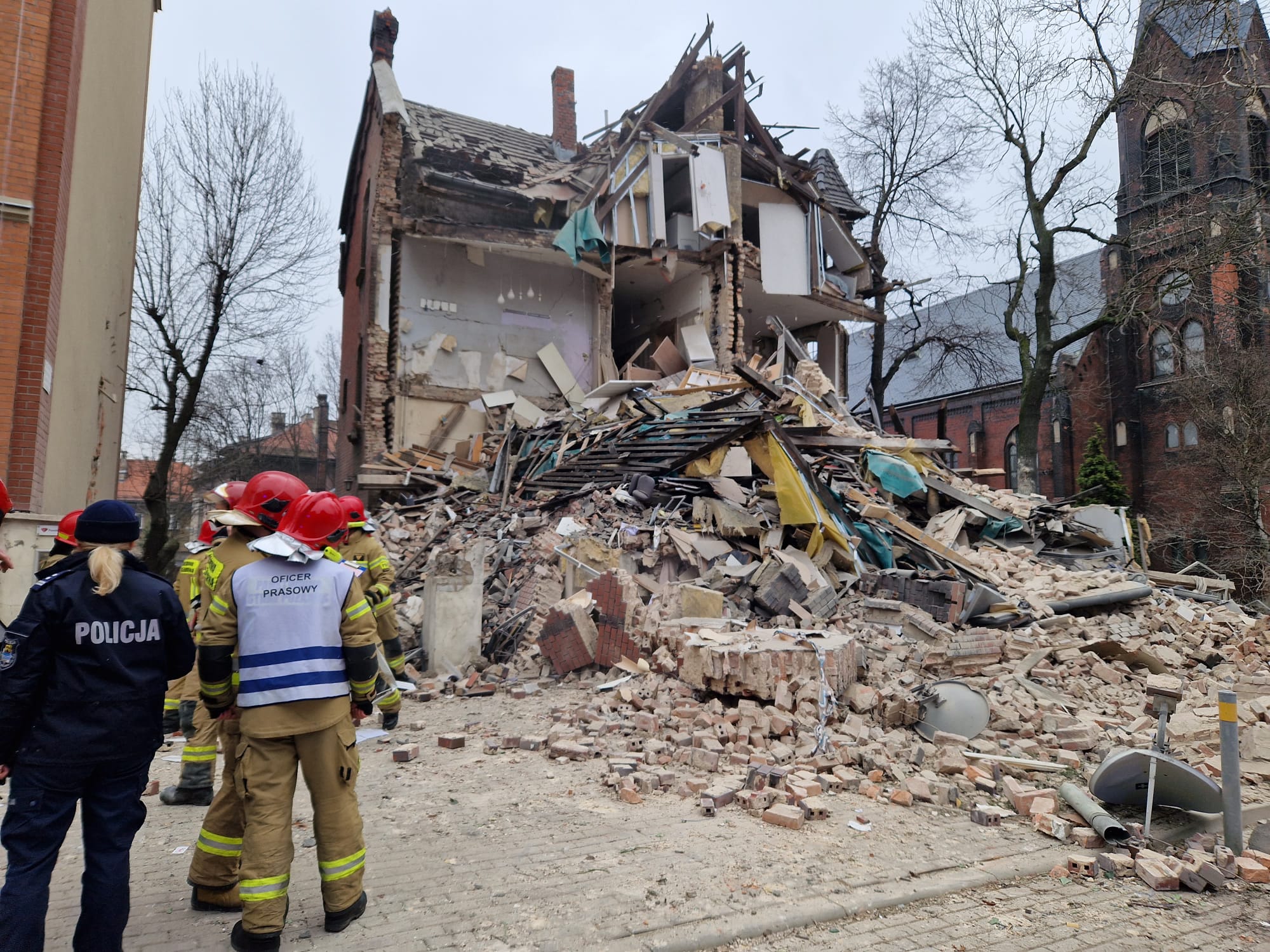 Explozie la instalația de gaz a unei case parohiale din Katowice. Doi oameni au fost găsiți morți sub dărâmături