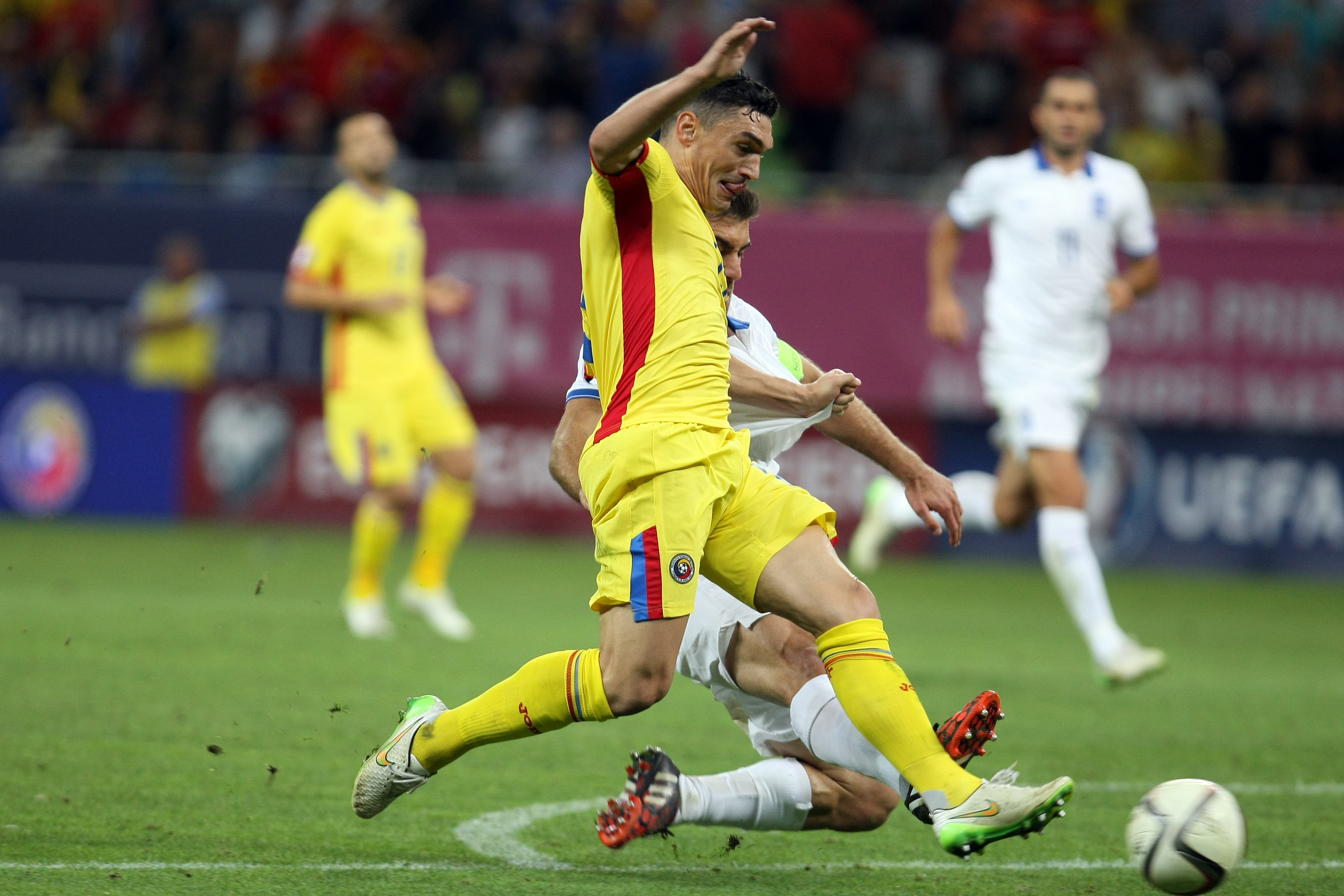 Apărare beton, atac de carton! Naționala României gâfâie în drum spre Euro 2016. Avem cea mai bună defensivă din istorie, dar suntem în pragul cele mai mari crize ofensive din ultimii 67 de ani