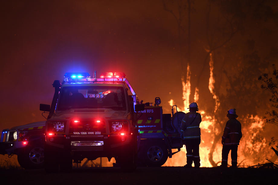 Australia e în flăcări. Incendiile sunt prea mari pentru a mai fi stinse, orașele se sufocă în fum