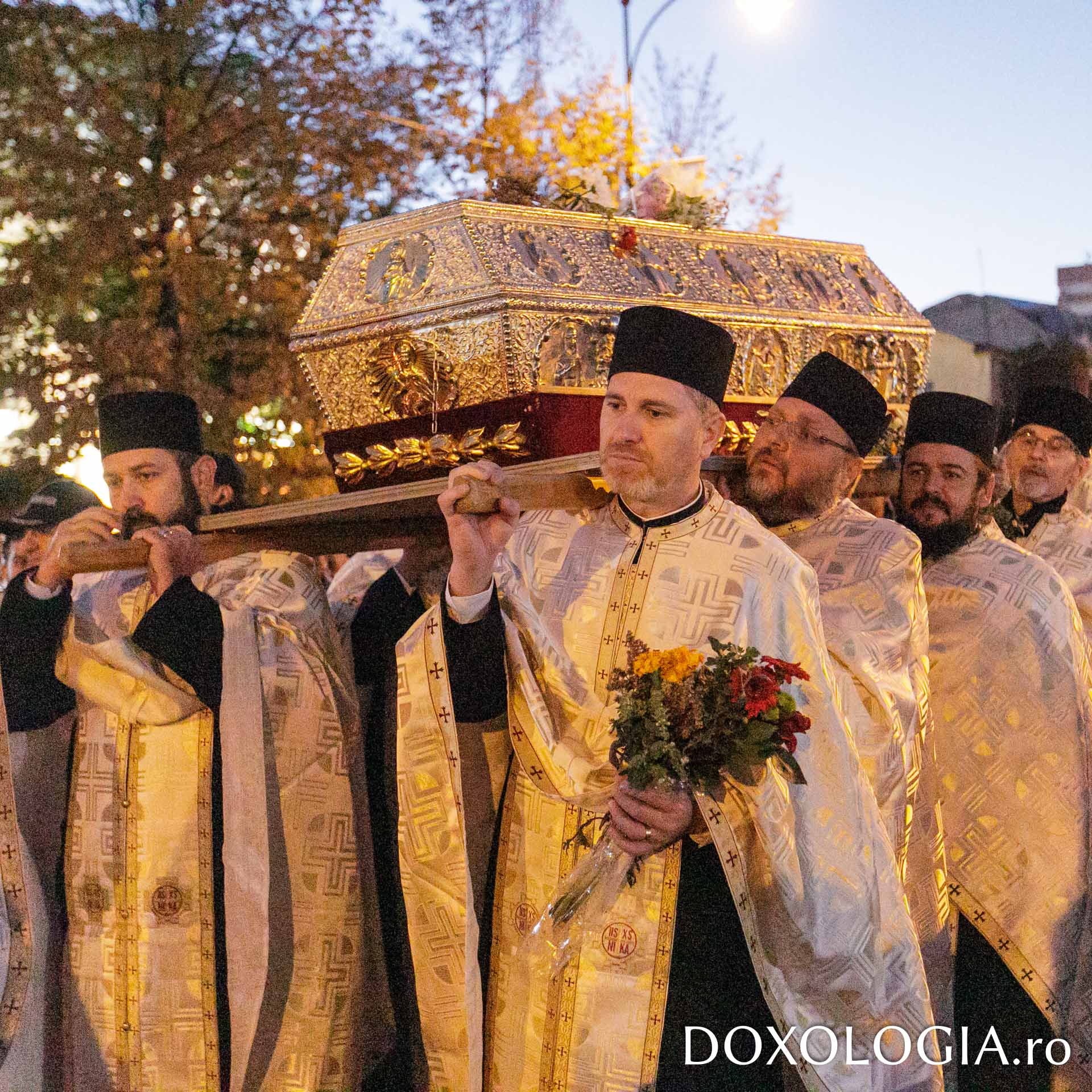Pelerinaj la moaștele Sfintei Parascheva. Imagini cu miile de oameni veniți la Iași din toată țara