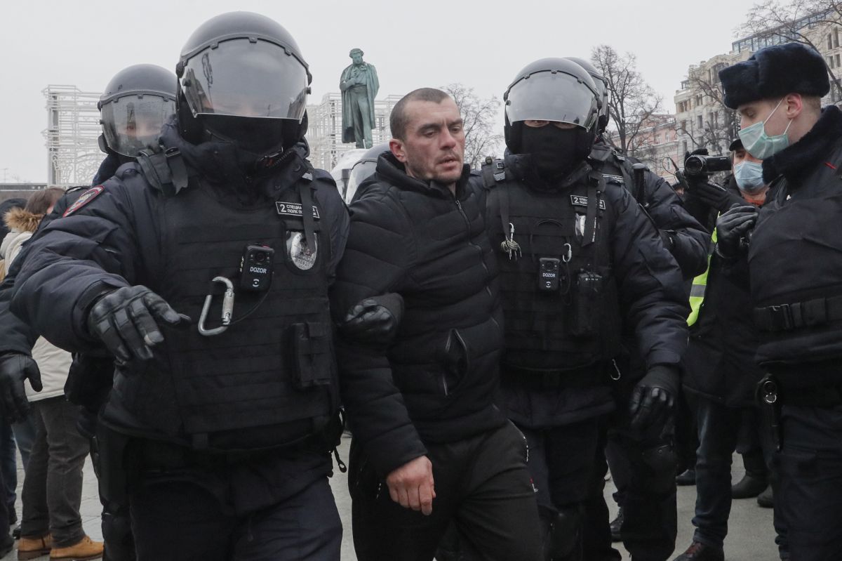 Protestele din Rusia | Peste 2.400 de oameni săltați, printre care și un copil. „Putin e un hoț!” și „Rusia fără Putin!”, au strigat manifestanții