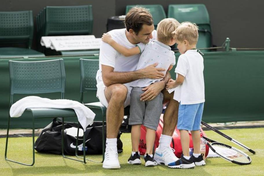 Roger Federer i-a adus la antrenament pe gemenii Leo și Lenny. Elvețianul a renunțat la Nike / GALERIE FOTO
