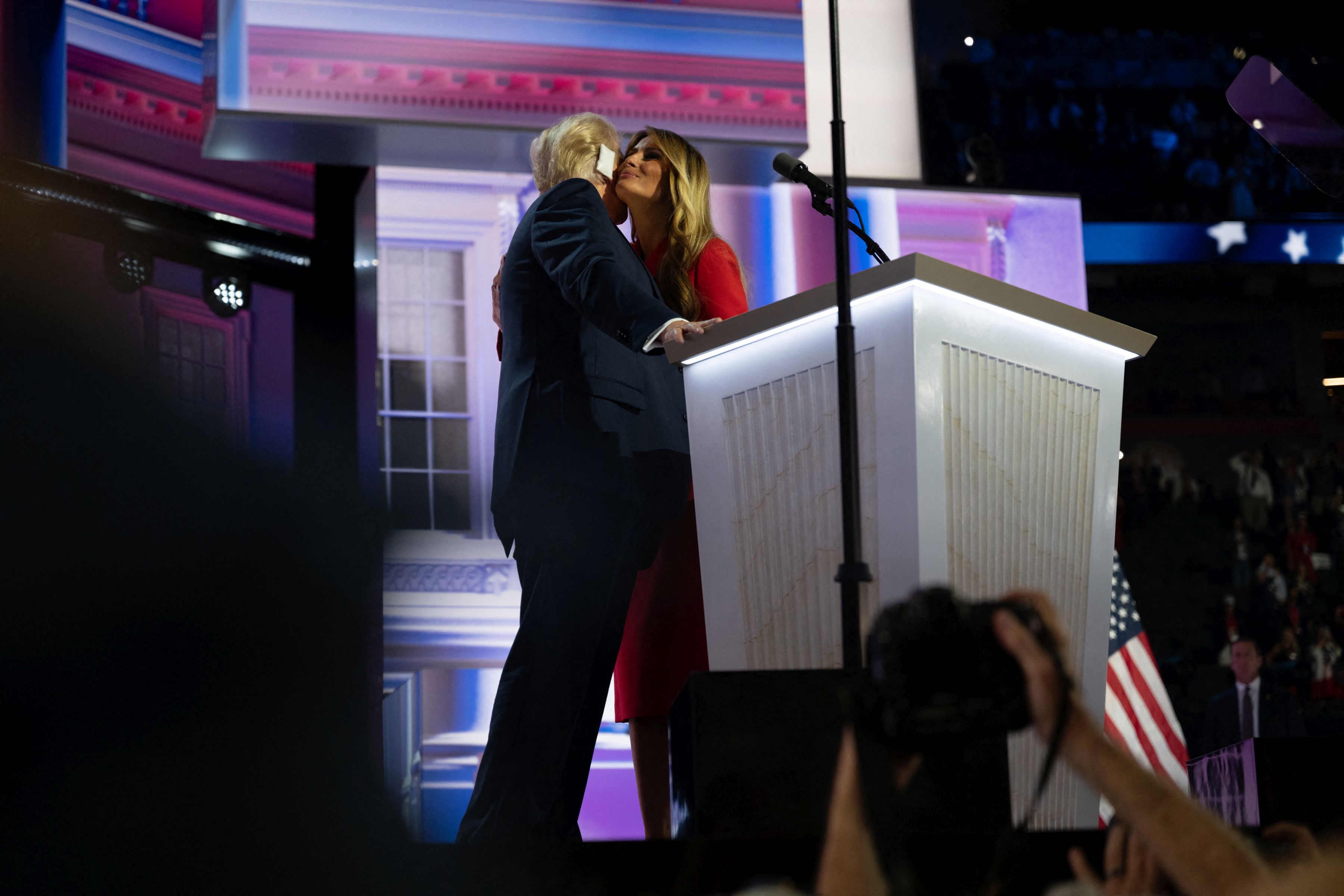 Melania, apariție strălucitoare la discursul lui Trump: „Arăta mai degrabă ca și cum ar defila pe un podium. Face doar ce vrea ea”