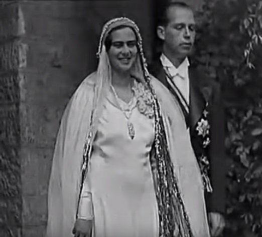 Rochia Alinei Binder, inspirată de cea a Principesei Ileana, care s-a căsătorit tot la Sinaia, acum 87 de ani