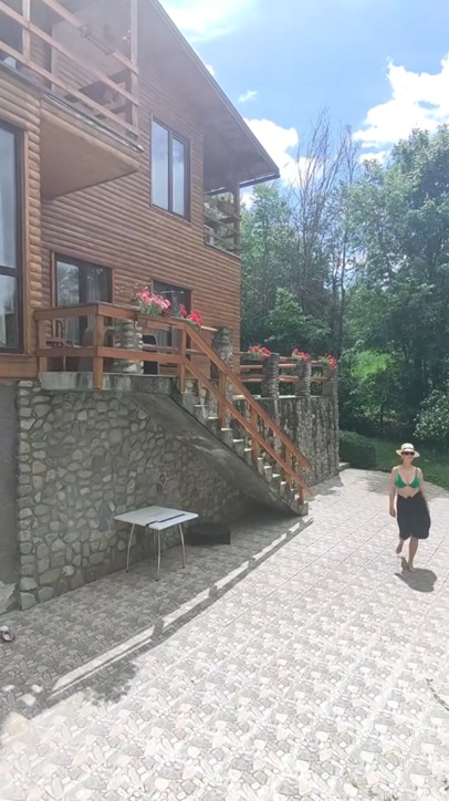 Andreea Marin, imagini în costum de baie la Telega. Cum arată casa de la țară unde se refugiază vedeta: „Locul continuă să fie un dar”