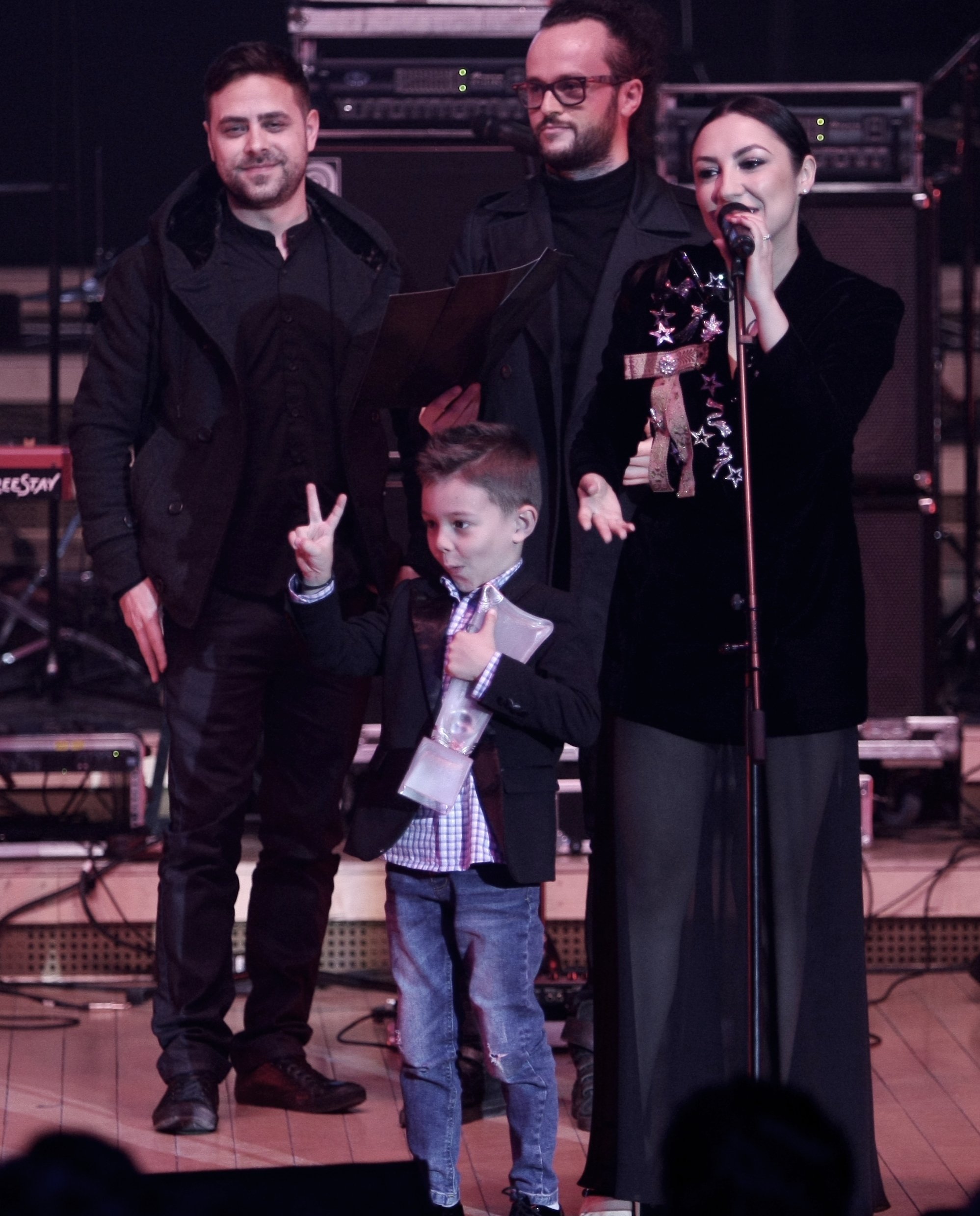 Duelul Andra vs. Delia s-a încheiat remiză la Gala premiilor muzicale ale Radioului Public. ”Împăcate” de organizatori cu un număr egal de trofee