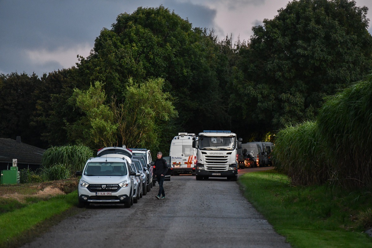 Reconstituirea oficială a uciderii unui șofer român de TIR, în Belgia, de către mai mulți adolescenți, în timp ce conducea pe autostradă