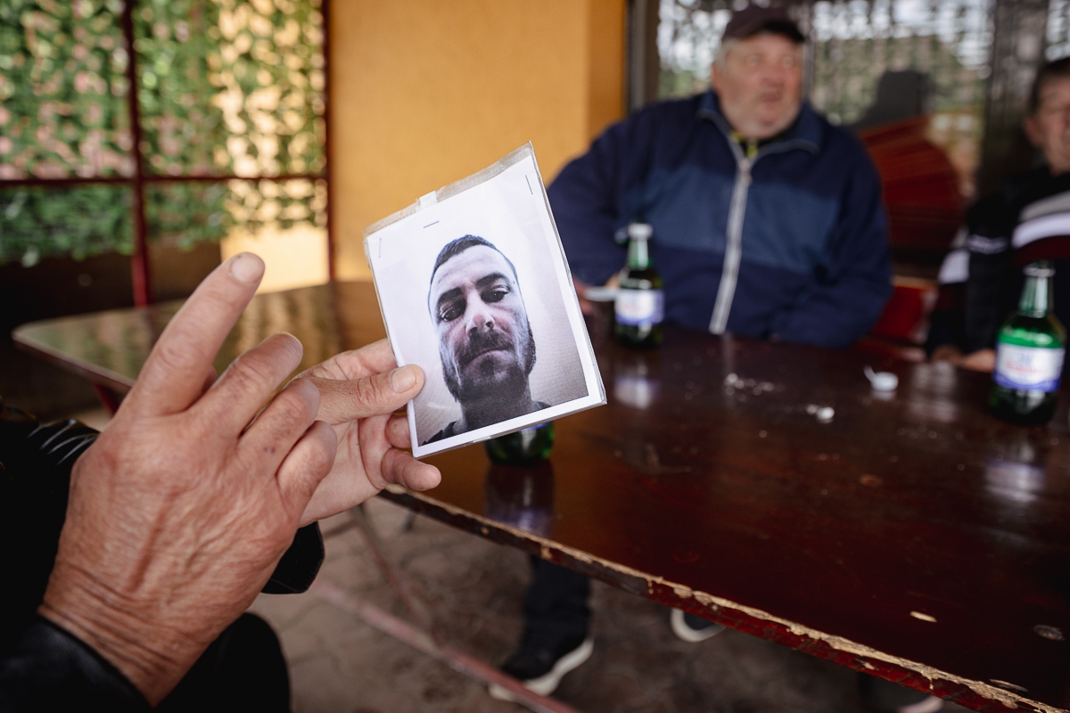 Poliţia Română l-a căutat pe Gânj mai tânăr, mai târziu şi cu 10 cm mai înalt. Ministerul de Interne evită să spună dacă recompensa de 5.000 de euro mai e valabilă