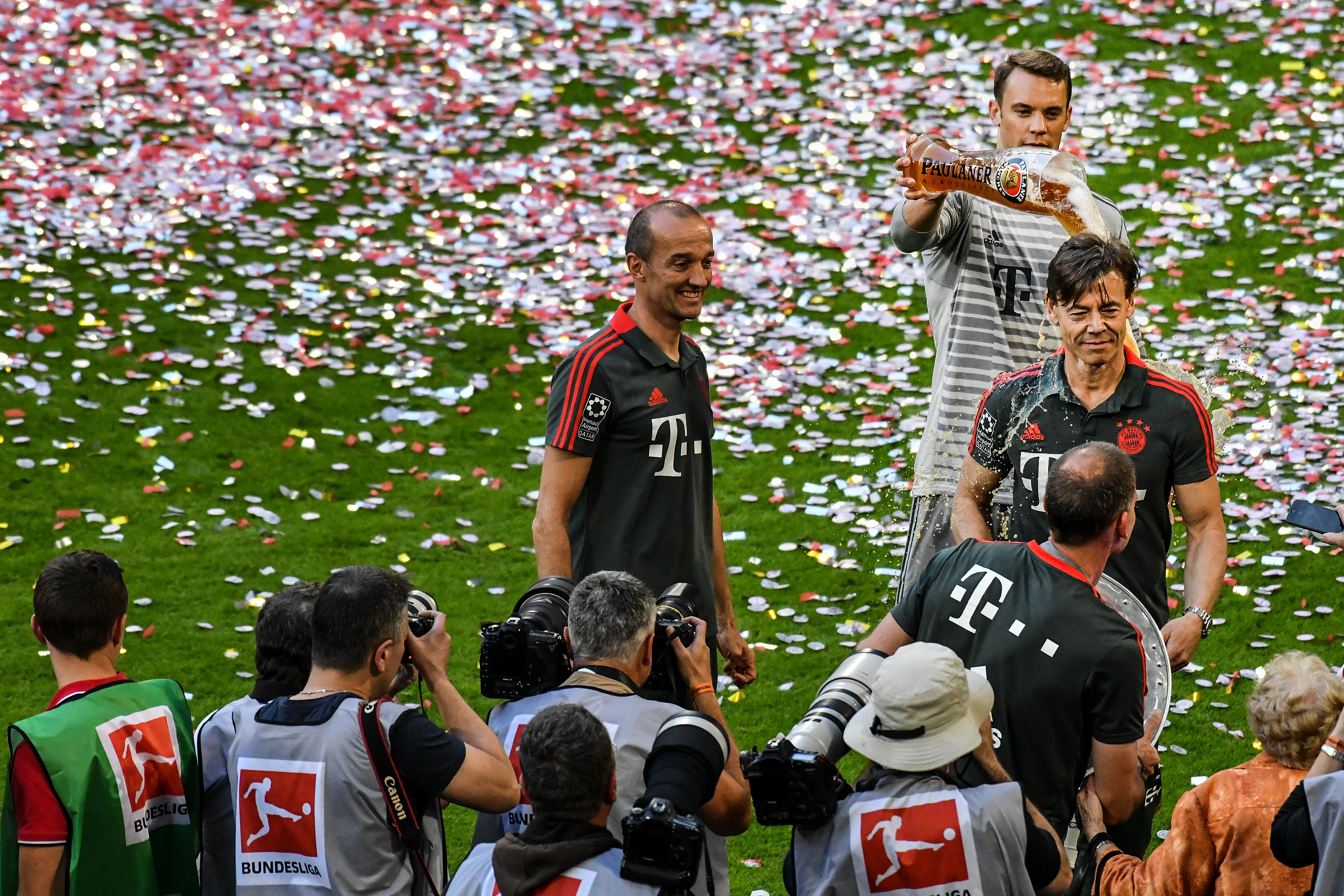 Bundesliga Germania, etapa 34. Hamburger SV a retrogradat prima oară în istorie și pe stadion s-a declanșat iadul! | VIDEO