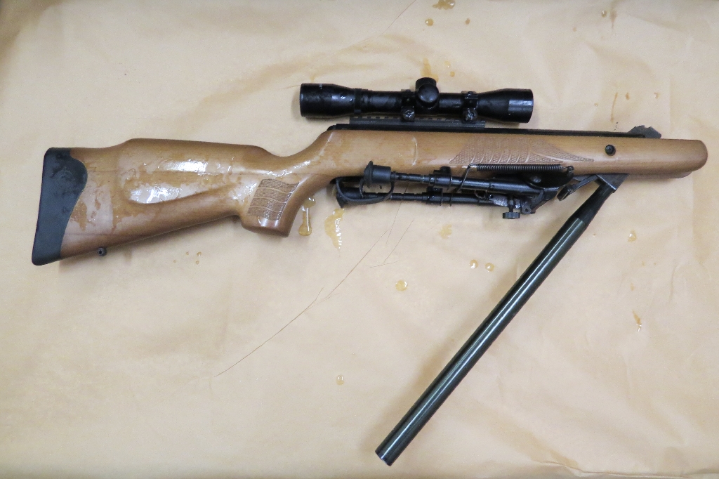 Fegyverrel a kezében fenyegette a rendőröket, mielőtt ez történt