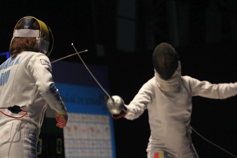 Simona Pop și Tibi Dolniceanu sunt campionii României la spadă, respectiv la sabie / FOTO