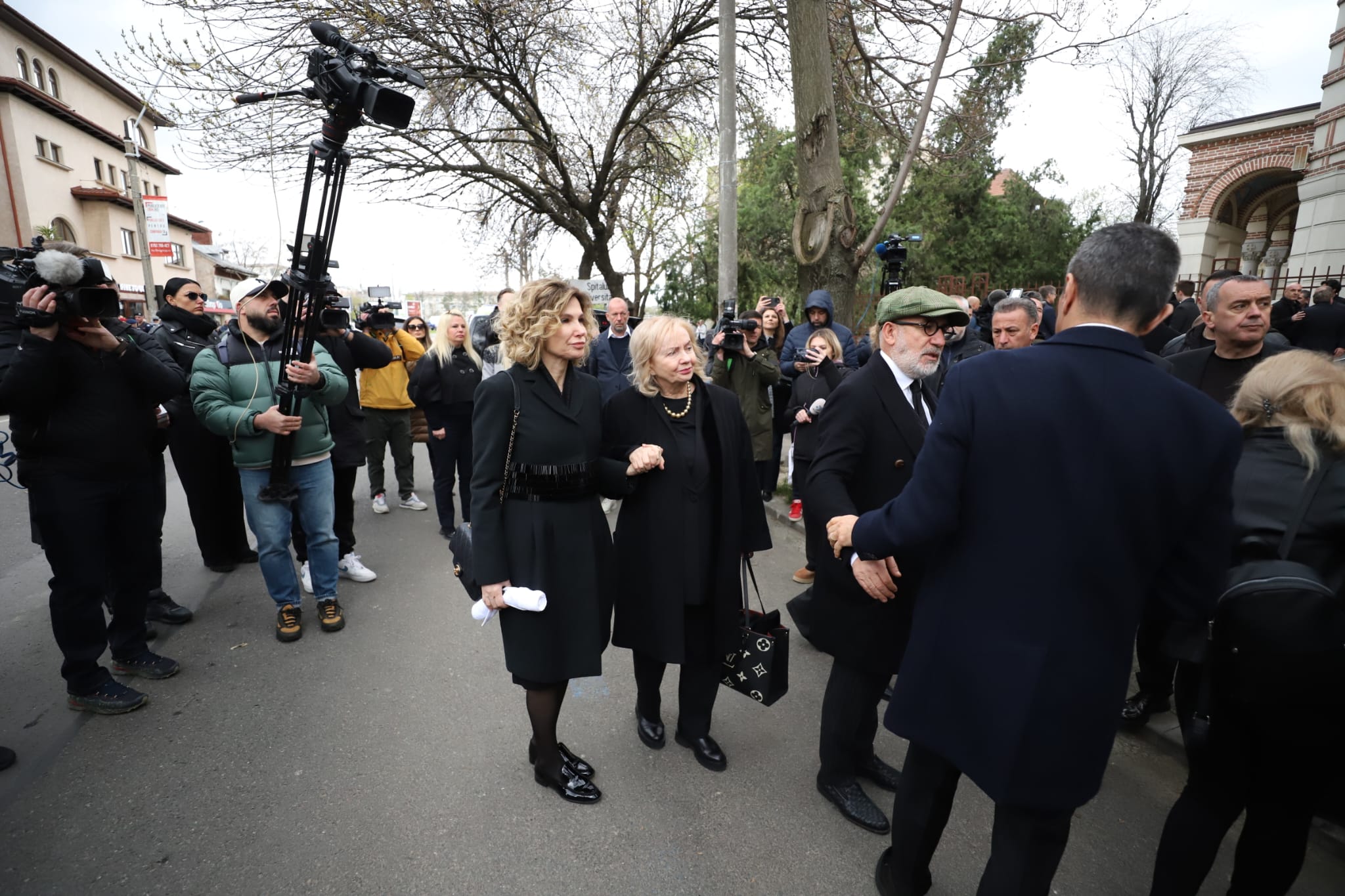 Mircea Lucescu, condus pe ultimul drum. A fost înmormântat la Cimitirul Bellu