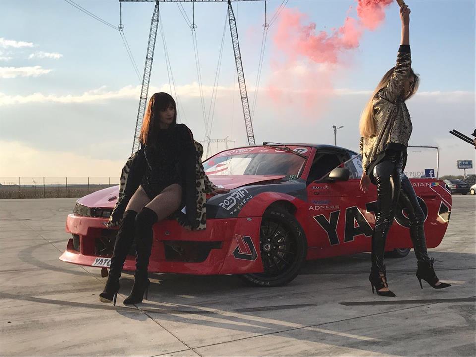 Vicecampionul național la drift, vedetă în ultimul videoclip al lui Ellie White