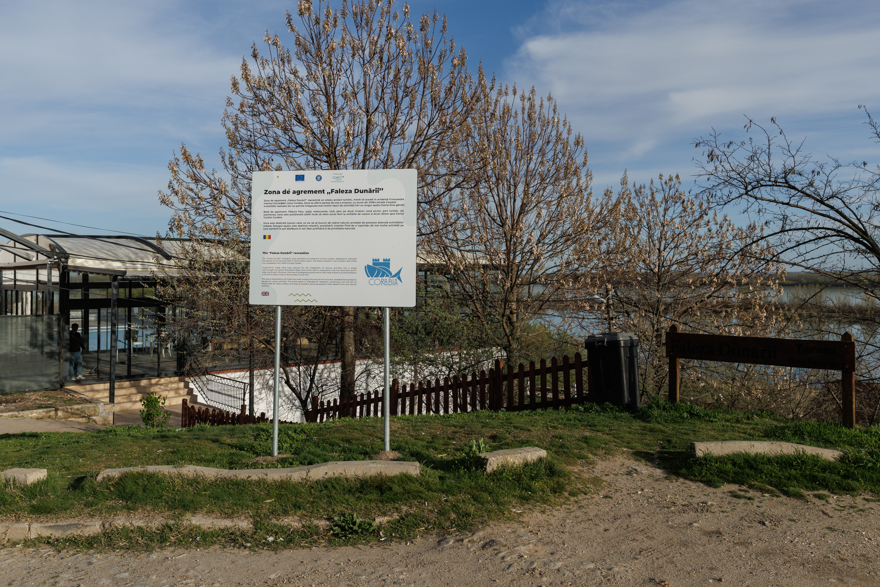 FOTOREPORTAJ. Frumusețea fără viitor a „celui mai urât oraș din România”: berzele s-au întors la Corabia, dar turiștii întârzie