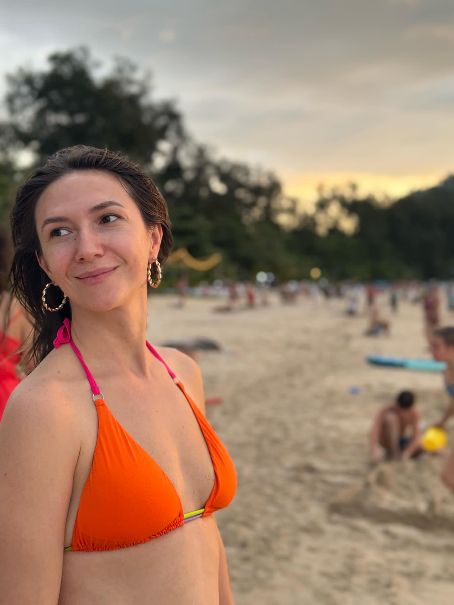 Imagini cu Adela Popescu în costum de baie, după ce a zis că e nemulțumită de silueta ei. Cum arată după ce a născut trei copii