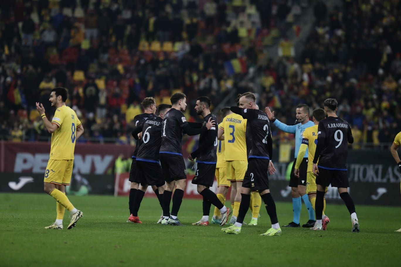 Fotbaliștii din Kosovo n-au mai vrut să joace și au ieșit de pe teren cu un minut înainte să se termine meciul cu România. Partida, abandonată după o oră