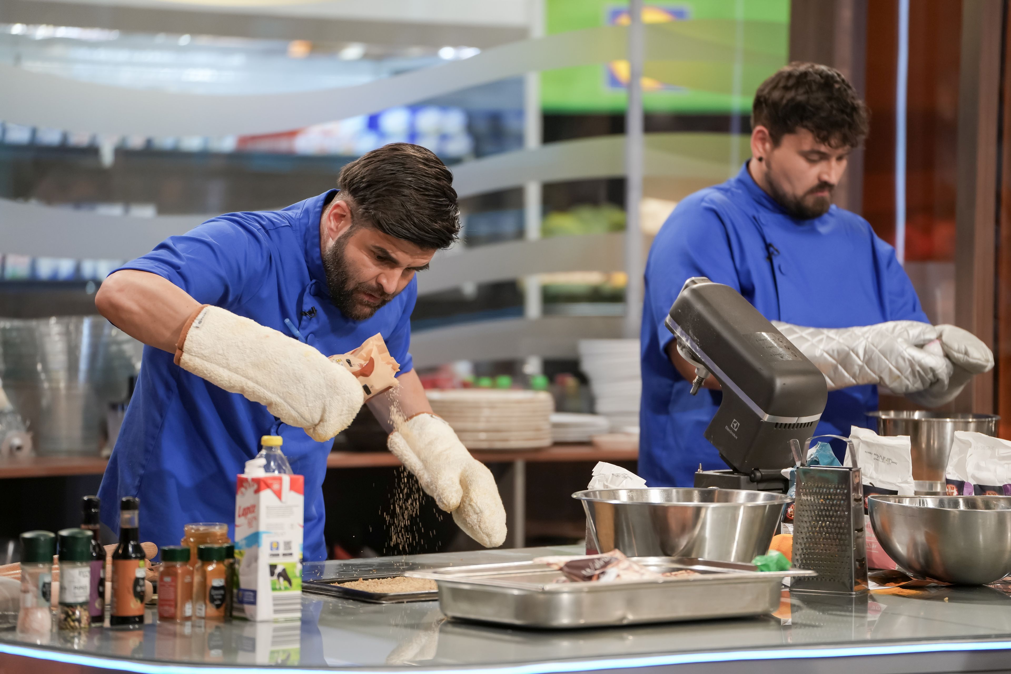 „Chefi la cuțite”, 15 decembrie 2025. Lupta începe intens, cu o amuletă puternică, aruncată în joc de chef Sautner