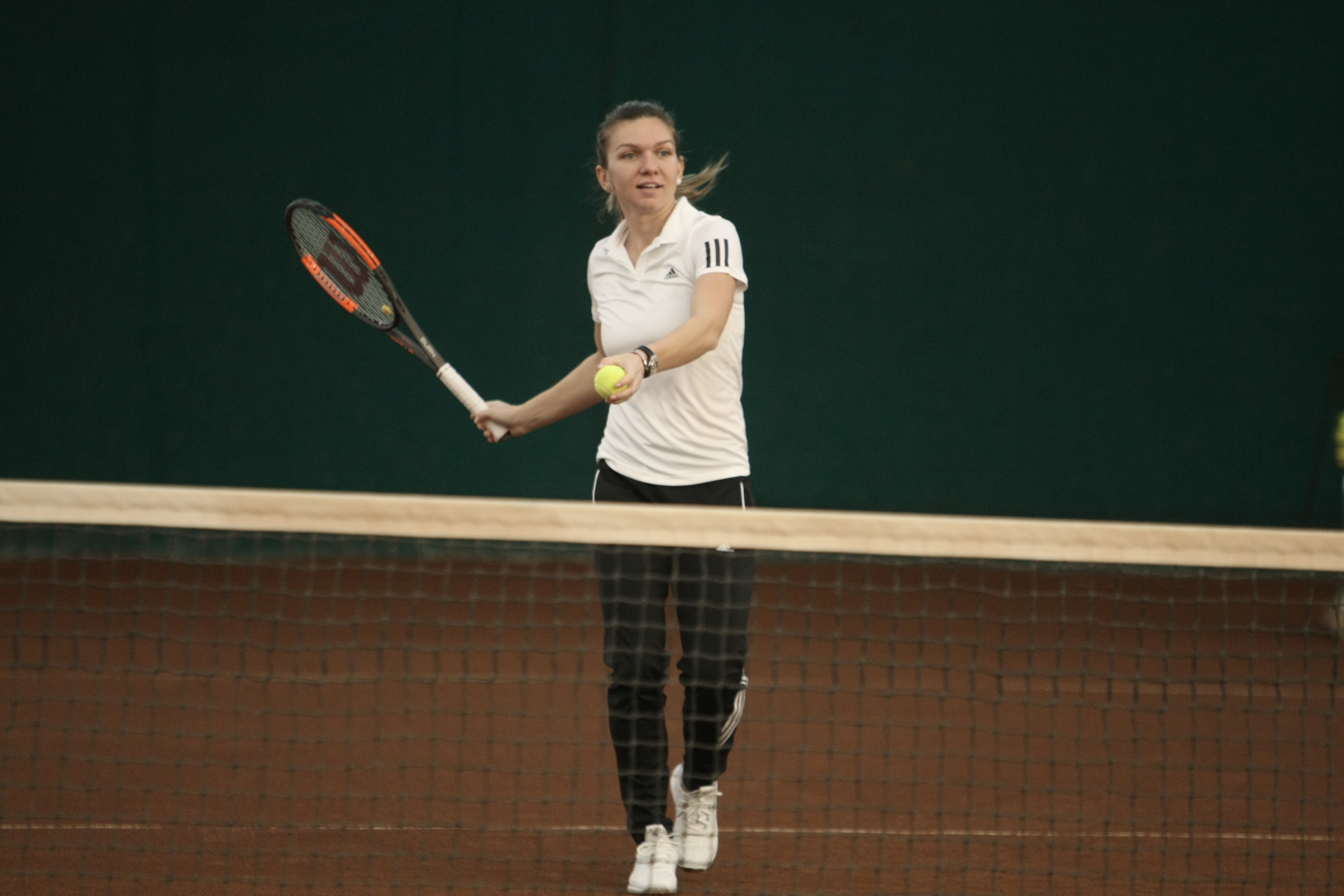 Simona Halep și-a luat energie de la copii! Un fost fotbalist stelist și-a adus fata, ca să ia autograf de la campioană / GALERIE FOTO